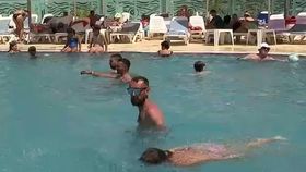 VIDEO Apa rece de pe litoral ține turiștii departe de mare! Fenomenul care stă la baza acestei răciri este upwelling-ul